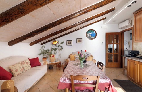 San Michele Apartment | Apartment 'Appartamento Tramonto Superior' with Sea View, Wi-Fi and Air Conditioning