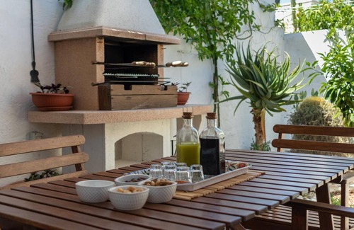 Montalbano Apartment | Apartment Araucaria Guest House with Shared Garden & Wi-Fi