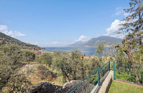 Assenza Apartment | Apartment 'Assenza 9' with Lake View, Wi-Fi and Air Conditioning