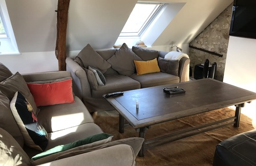 Montepilloy Apartment | Apartment at the top close to Senlis