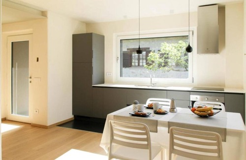Senin Apartment | Apartment 'Aurelie' with Mountain View, Balcony and Wi-Fi