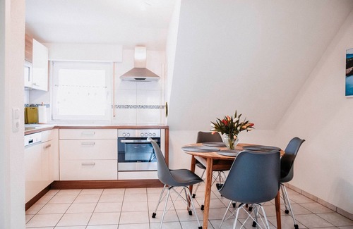 Moos Apartment | Apartment 'Auszeit Am See' with Shared Garden, Balcony and Wi-Fi