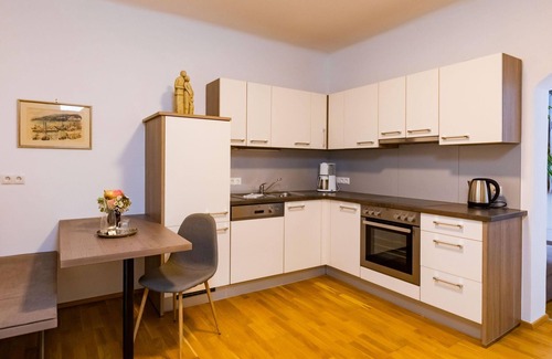 Uebelbach Apartment | Apartment Azure with breakfast in the Pension Herti - Haus Pastner am Teich