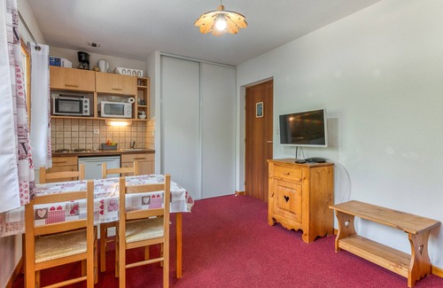 Le Bourg-d'Oisans Apartment | Apartment 'B2 Ours Blanc' with Mountain View, Shared Garden and Wi-Fi