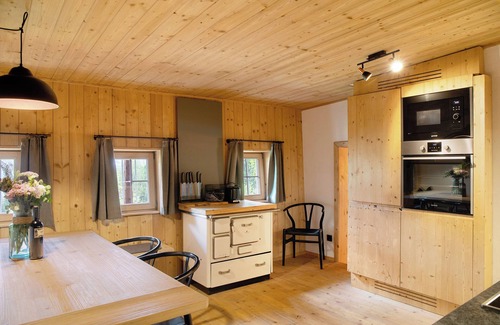 Fuegenberg Apartment | Apartment 'Berghaus Wiesegg - Uriges Tiroler' with Mountain View, Shared Terrace and Wi-Fi