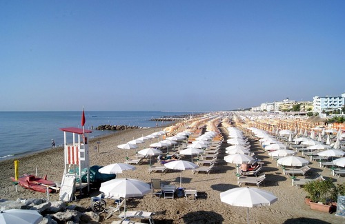 Old Town Apartment | Apartment 'Bilocale 3 Isola Di Pasqua Caorle' with Shared Garden, Wi-Fi and Air Conditioning
