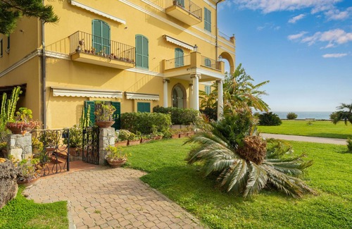 Latte Apartment | Apartment Botti by Interhome