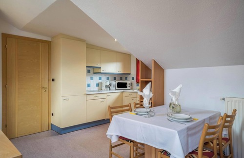 Salonetto Apartment | Apartment "Bozen" with Mountain View, Wi-Fi, Balcony & Garden
