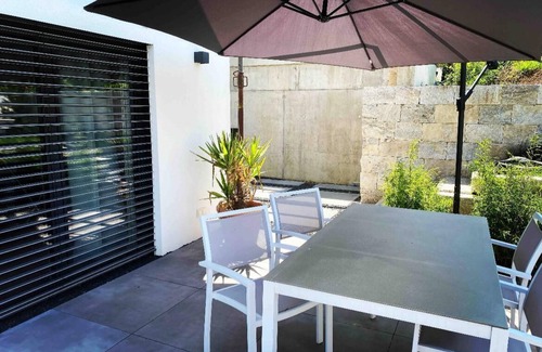 Harburg Apartment | Apartment 'Burgblick' with Private Terrace, Private Garden and Wi-Fi