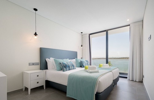 Mexilhoeira da Carregacao Apartment | Apartment by Ideal Homes | Overlooking Arade River | Pool | Gym