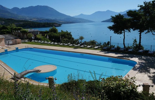 Chorges Apartment | Apartment by Lake Serre-Ponçon with Pool
