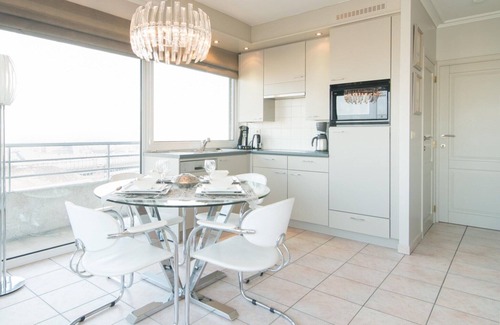 Mariakerke Apartment | Apartment by Sea with Marina Views