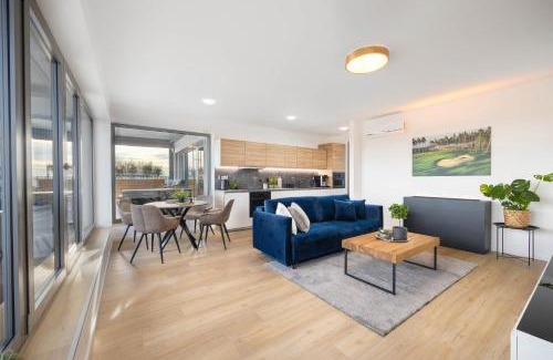 Hruba Borsa Apartment | Apartment by the golf course