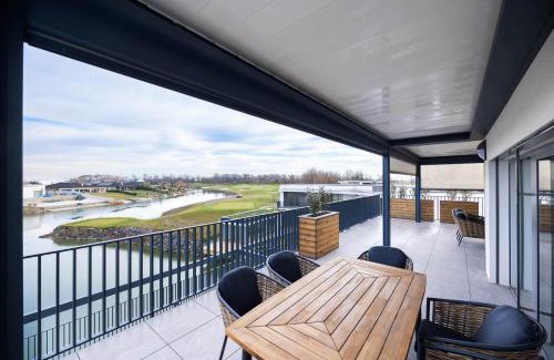 Hruba Borsa Apartment | Apartment by the golf course