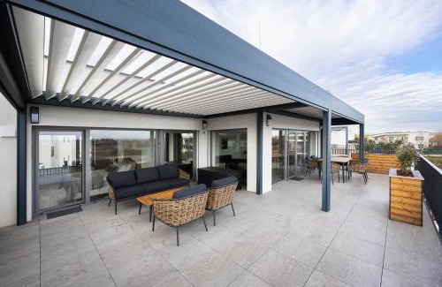 Hruba Borsa Apartment | Apartment by the golf course