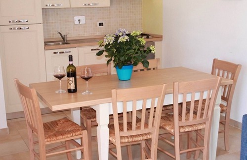 Puntone Apartment | Apartment by the sea with private outside space, Air Conditioning,Wi-Fi. T0