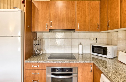 Torroella de Fluvia Apartment | Apartment 'Cal Ferrer 3 -paller' with Shared Pool, Wi-Fi and Air Conditioning