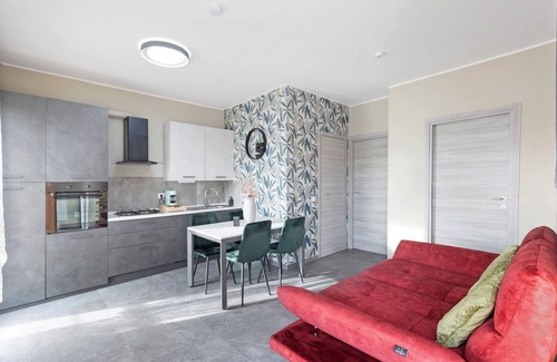 Peschiera del Garda Apartment | Apartment 'Casa Cattaleya Del Sol' with Lake View, Wi-Fi and Air Conditioning