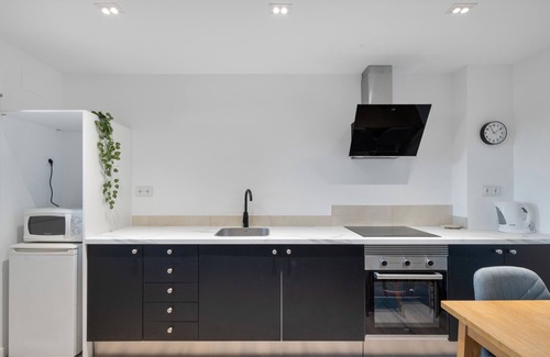 Sant Marti de Tous Apartment | Apartment 'Cal Brigida' with Mountain View, Wi-Fi and Air Conditioning