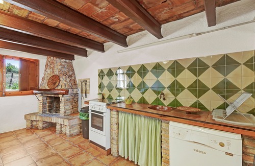 San Martin Sarroca Apartment | Apartment 'Cal Tuyà De Dalt' with Shared Pool, Shared Terrace and Shared Garden