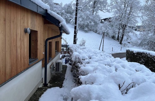 Marcellaz-Albanais Apartment | Apartment 'Cabane' with Wi-Fi and Air Conditioning