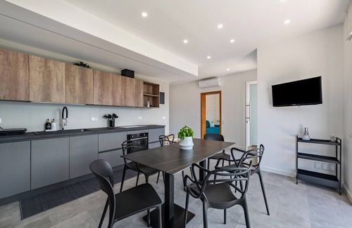 Brenzone sul Garda Apartment | Apartment 'Cà Granda Brenzone' with Lake View, Wi-Fi and Air Conditioning