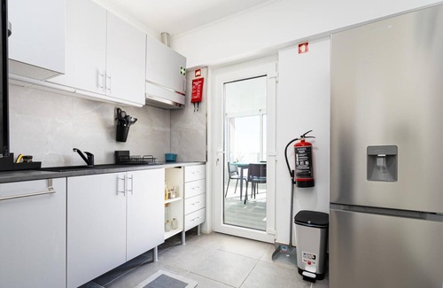 Cacilhas Apartment | Apartment 'Cacilhas Riverview' with Private Terrace, Wi-Fi and Air Conditioning