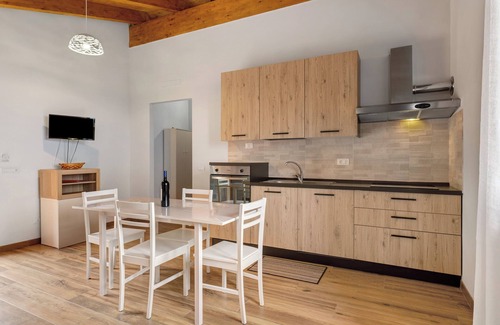 Zignago Apartment | Apartment 'Camera 1' with Mountain View, Private Terrace and Wi-Fi