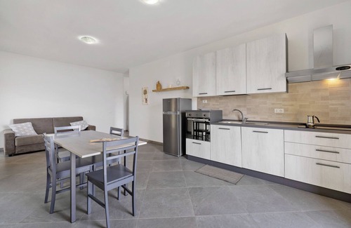 Zignago Apartment | Apartment 'Camera 5' with Mountain View, Wi-Fi and Air Conditioning