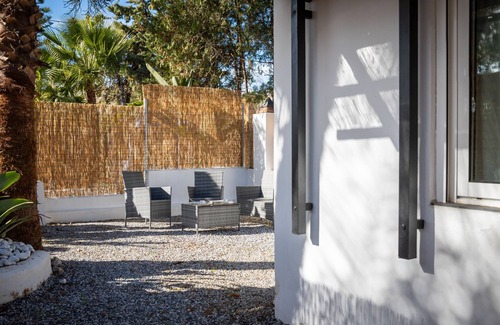 Almayate Bajo Apartment | Apartment 'Casa 1' with Beach View, Wi-Fi and Air Conditioning