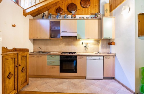 Celledizzo Apartment | Apartment 'Casa Ai Laresi 2' with Private Garden and Wi-Fi