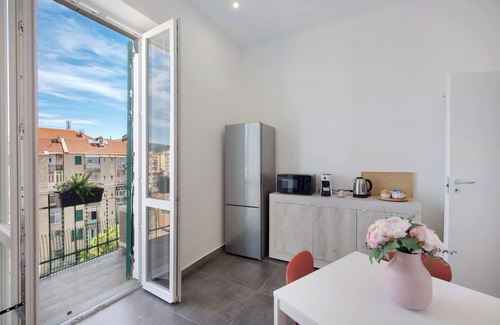 Savona Apartment | Apartment 'Casa Alba La Casa Delle Coccole' with Sea View, Wi-Fi and Air Conditioning
