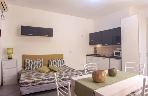 Sarroch Apartment | Apartment Casa Annetta with Shared Terrace & Wi-Fi