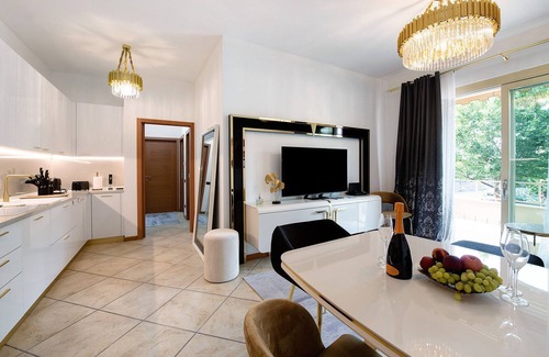 Sarnico Apartment | Apartment 'Casa Dea Luxury' with Private Terrace, Wi-Fi and Air Conditioning