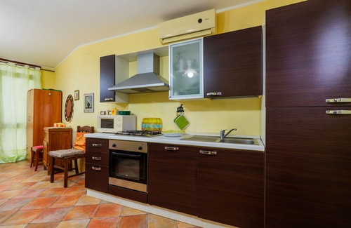 Galatone Apartment | Apartment 'Casa dei Delfini' with Garden & A/C