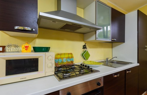 Galatone Apartment | Apartment 'Casa dei Delfini' with Garden & A/C