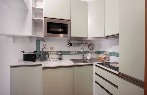 Rione Duomo Apartment | Apartment 'Casa Francy' with Balcony, Wi-Fi and Air Conditioning