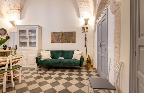 Pezze di Greco Apartment | Apartment 'Casa In Stile' with Private Terrace, Wi-Fi and Air Conditioning