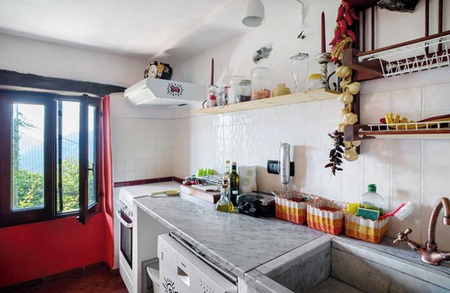 Grattino Apartment | Apartment 'Casa Grattino' with Mountain View and Private Terrace