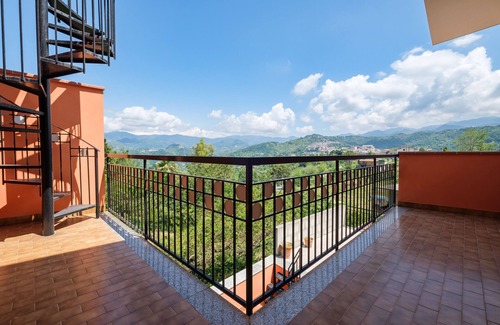 San Pier Niceto Apartment | Apartment "Casa Stella Vista Eolie" with Shared Garden and Wi-Fi