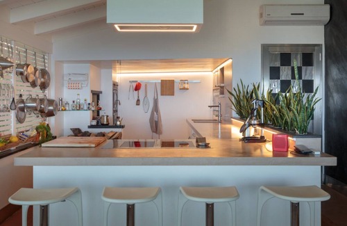 Lavagna Apartment | Apartment Casa Lorenzo with Sea View, Shared Garden, A/C and Wi-Fi