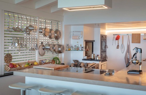 Lavagna Apartment | Apartment Casa Lorenzo with Sea View, Shared Garden, A/C and Wi-Fi