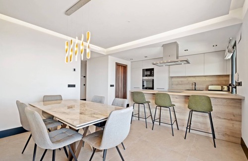Marbella Apartment | Apartment 'Casa M and J' with Shared Pool, Wi-Fi and Air Conditioning