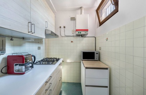 Cassone Apartment | Apartment 'Casa Tap House' with Lake View, Balconies & A/C