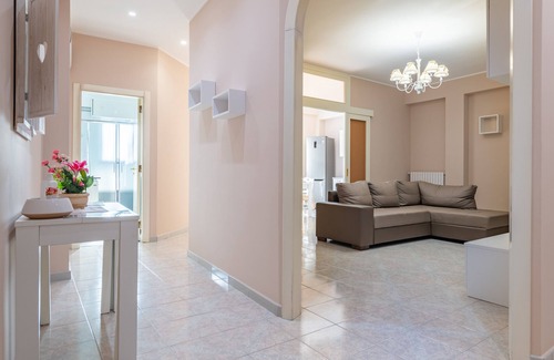 Pulsano Apartment | Apartment 'Casa Vacanze Francesco' with Balcony, Wi-Fi and Air Conditioning