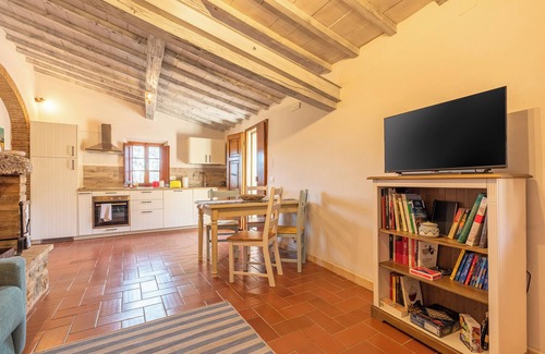 Trequanda Apartment | Apartment 'Casamoira' with Private Terrace, Wi-Fi and Air Conditioning