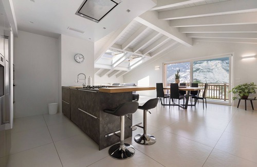 Drena Apartment | Apartment 'Castle View' with Mountain View, Balcony and Wi-Fi
