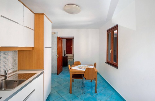 Cetara Apartment | Apartment 'Ce Tour - Casa Cetara Centro' with Balcony, Wi-Fi and Air Conditioning