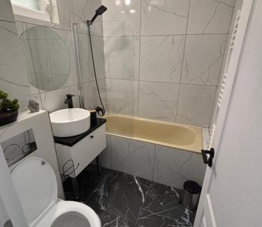 Onesti Apartment | Apartment Central