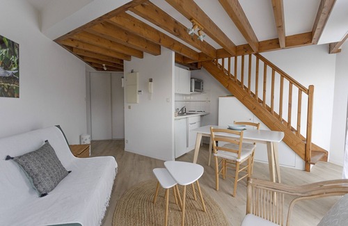 Vannes Apartment | Apartment 'Charmant Duplex' with Balcony and Wi-Fi